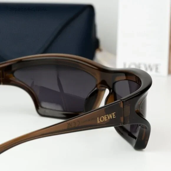 Loewe SIGNATURE Sunglasses Brown/Grey Mask Frame (LW40143U 47A) New & AUTHENTIC New Loewe LW40143U 47A Shiny Transparent Brown/Grey 70-17  main image 2
